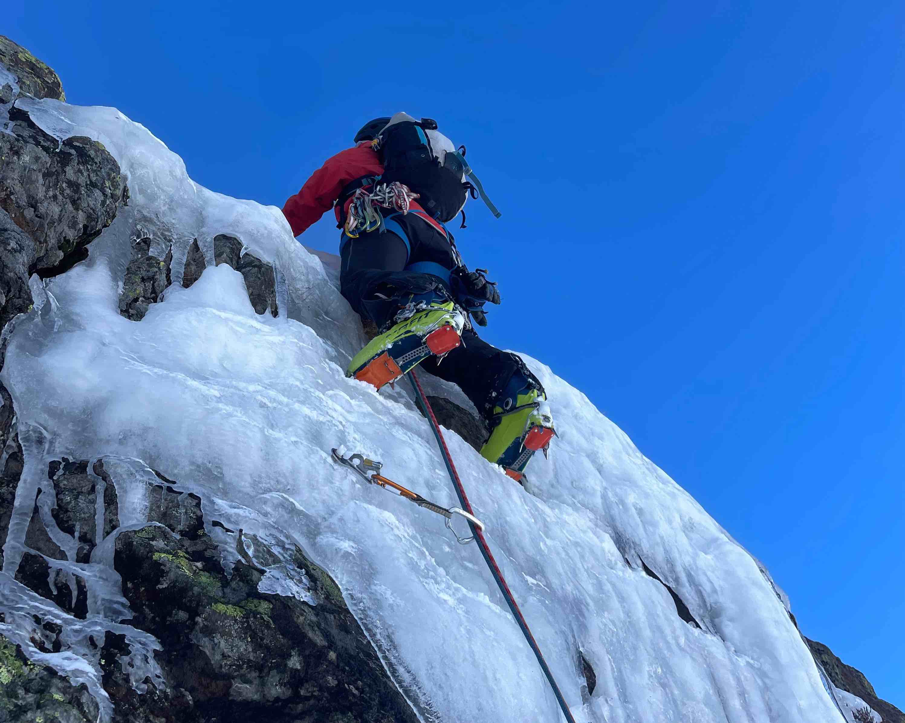 La escalada en hielo se abre a los principiantes y se hace popular con nuevas modalidades