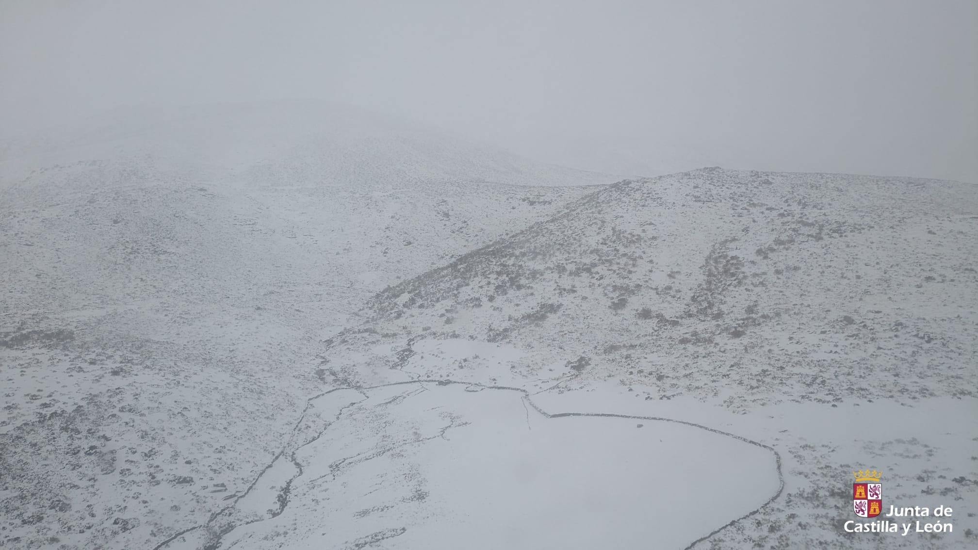 Vídeo del rescate en Gredos: La Guardia Civil salva a dos montañeros atrapados por la nieve