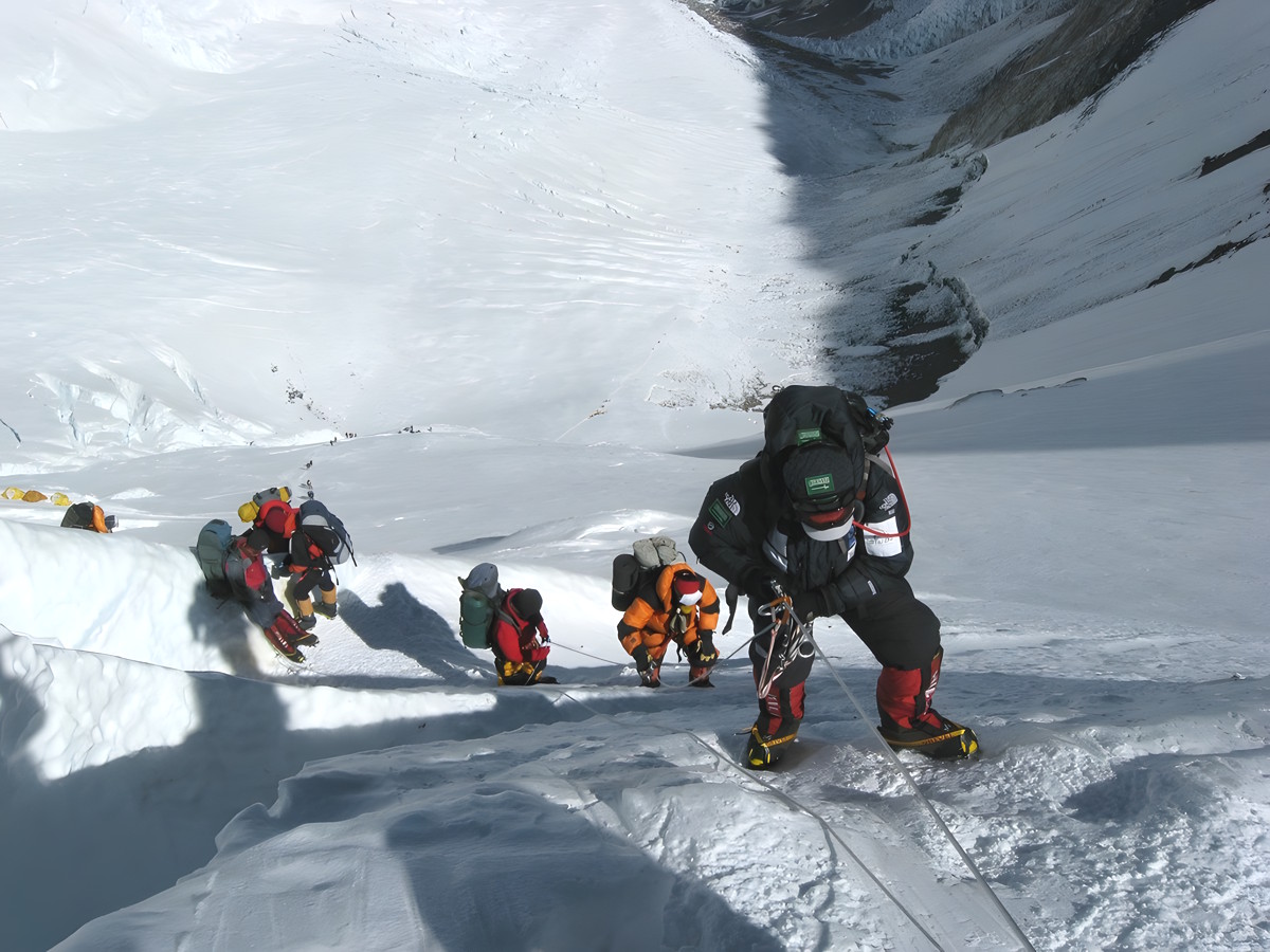 ¿Cuánto cuesta subir al Everest este 2025? Los precios siguen subiendo
