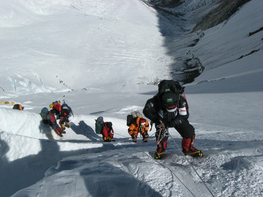 ¿Cuánto cuesta subir al Everest este 2025? Los precios siguen subiendo