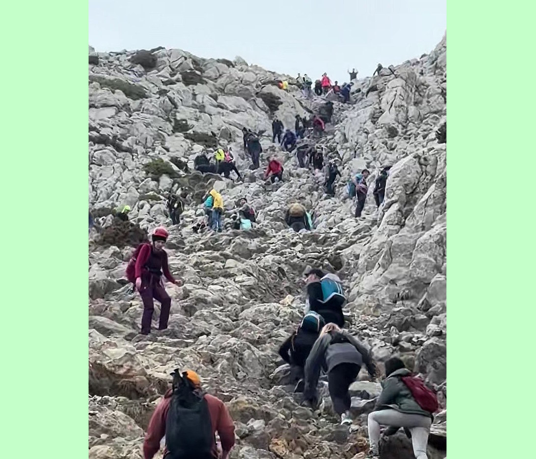¿Naturaleza o parque temático? El Pedraforca, desbordado cada fin de semana