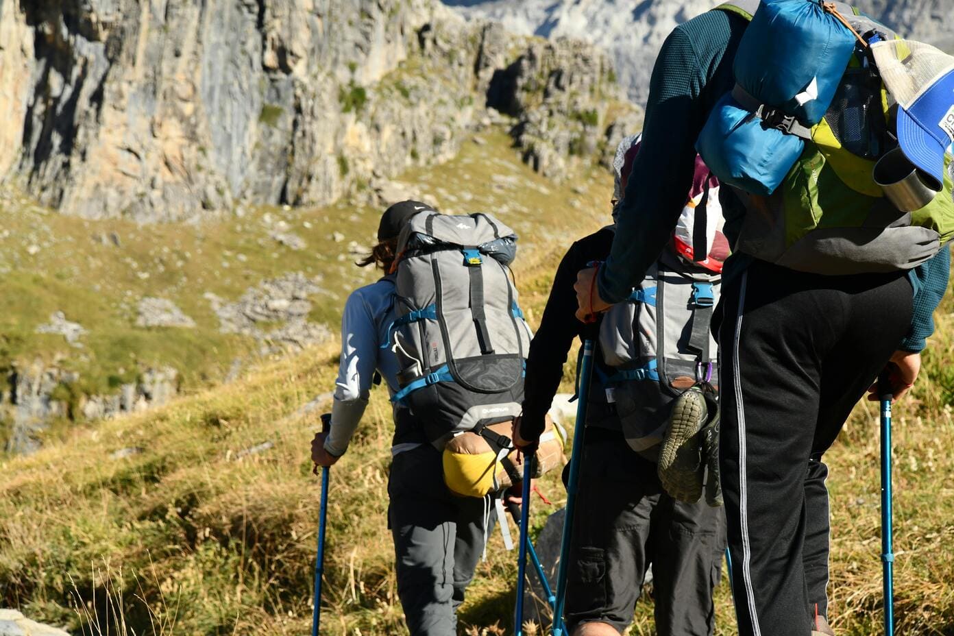 Guía de bastones de trekking: ¿Una ayuda o un estorbo para caminar?