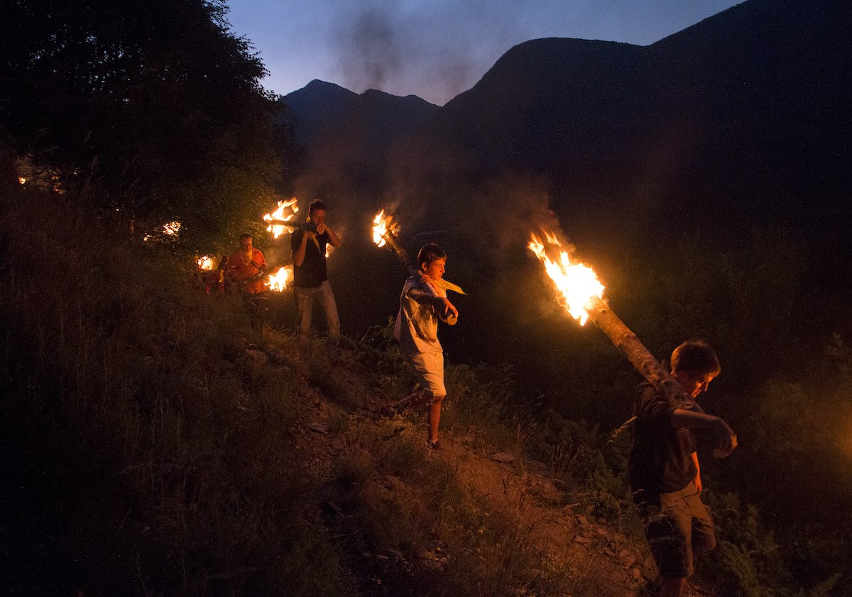 Descenso de fallas en València d'Àneu, en el Pallars Sobirà. (Foto: Oriol Riart - Patronato de Turismo de Lleida)