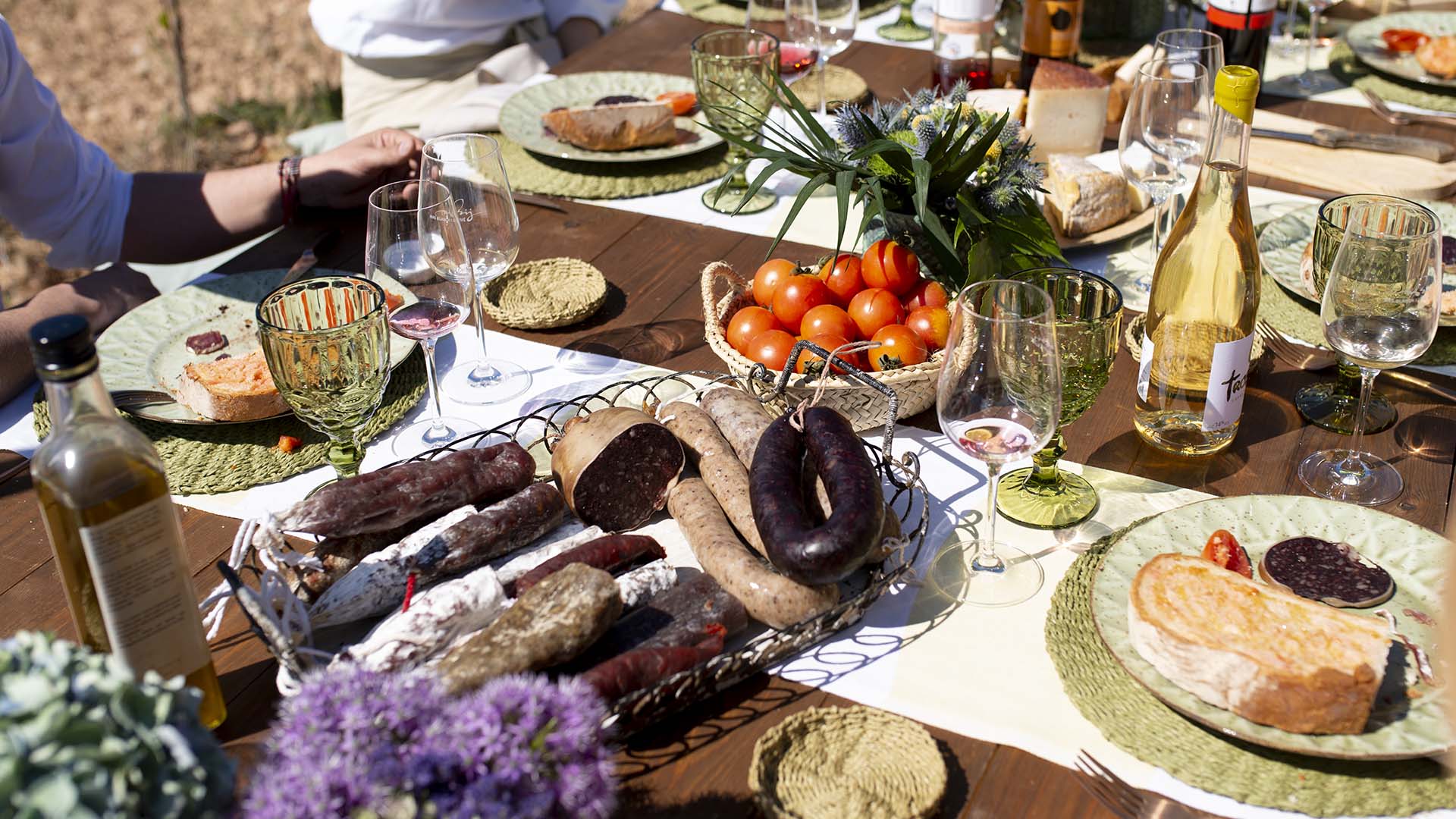 El enoturismo es una de las actividades que propone este destino. Fotografía: Patronat de Turisme de la Diputació de Lleida. Autora: Iolanda Sebé.
