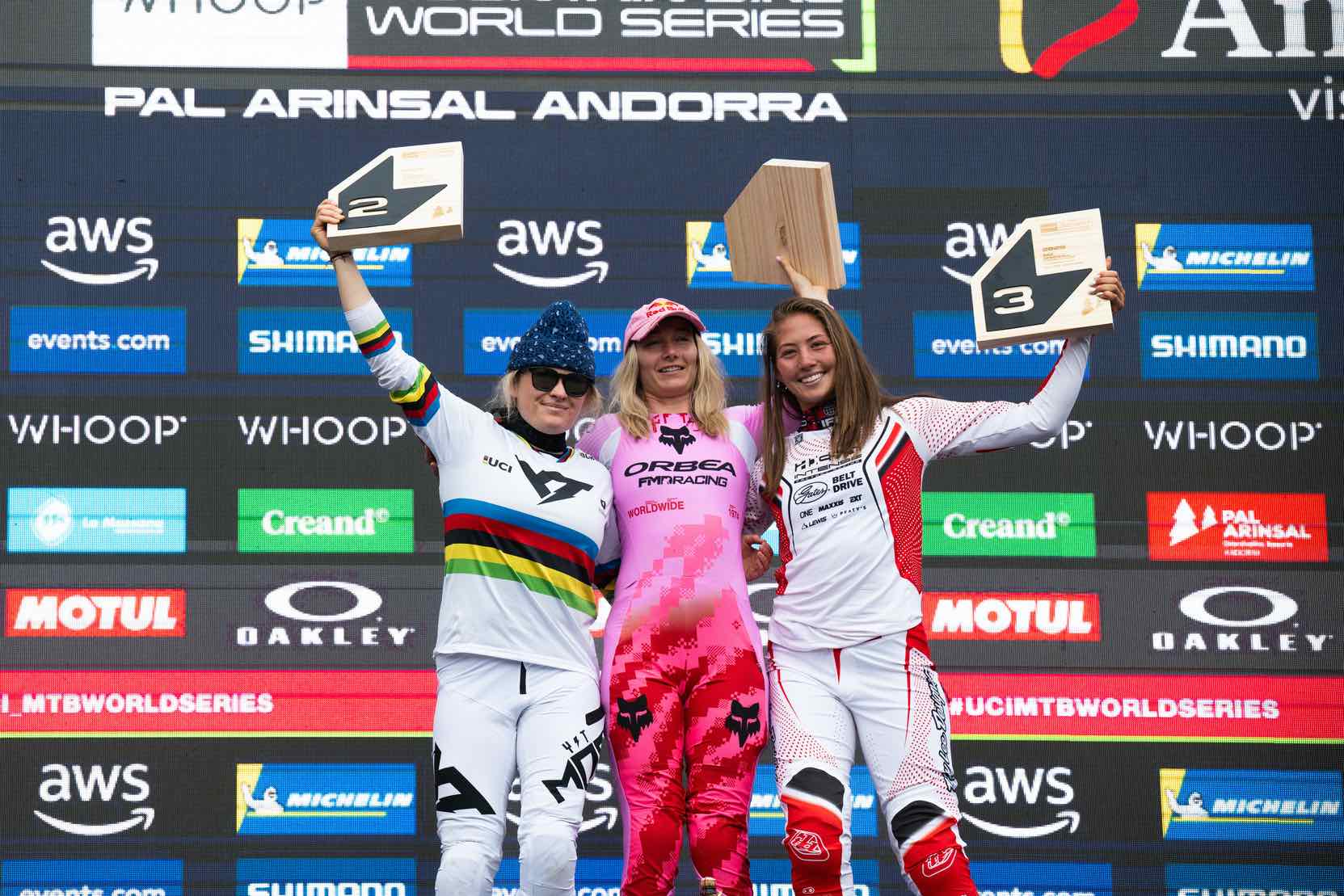 Podio DH femenino.