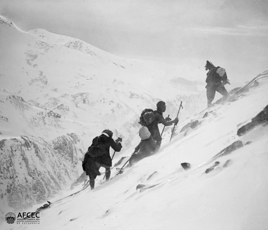 Grup alpinistes pujant al Puigmal 1921 Autor Ignasi Canals