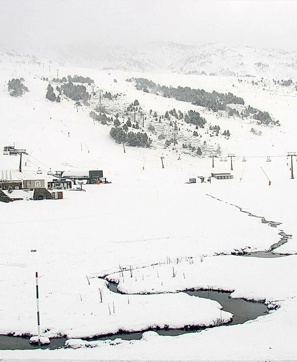 Baqueira Beret este sábado 2 de diciembre en un día desapacible con algunas nevadas.