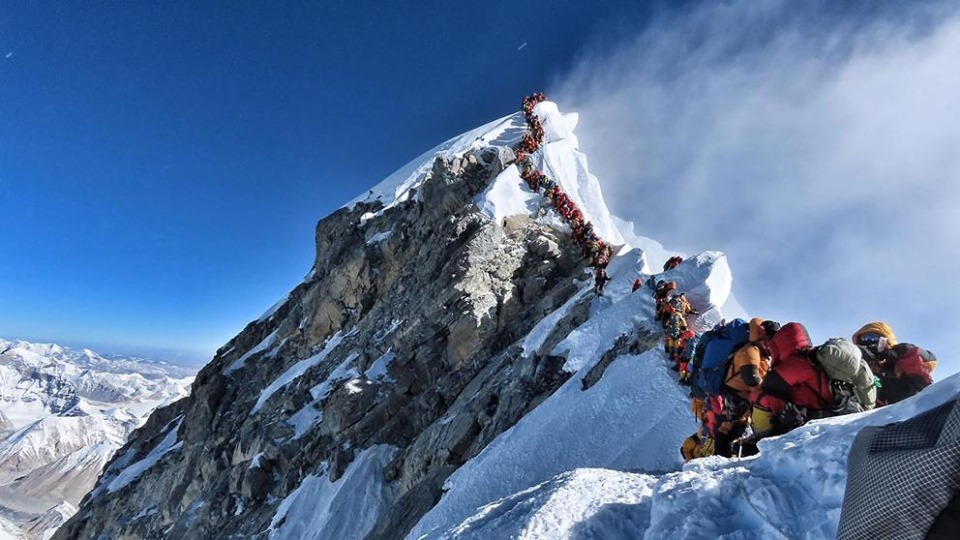 En 2019, se formó una larga fila que hizo que los equipos esperasen durante horas en temperaturas glaciales.