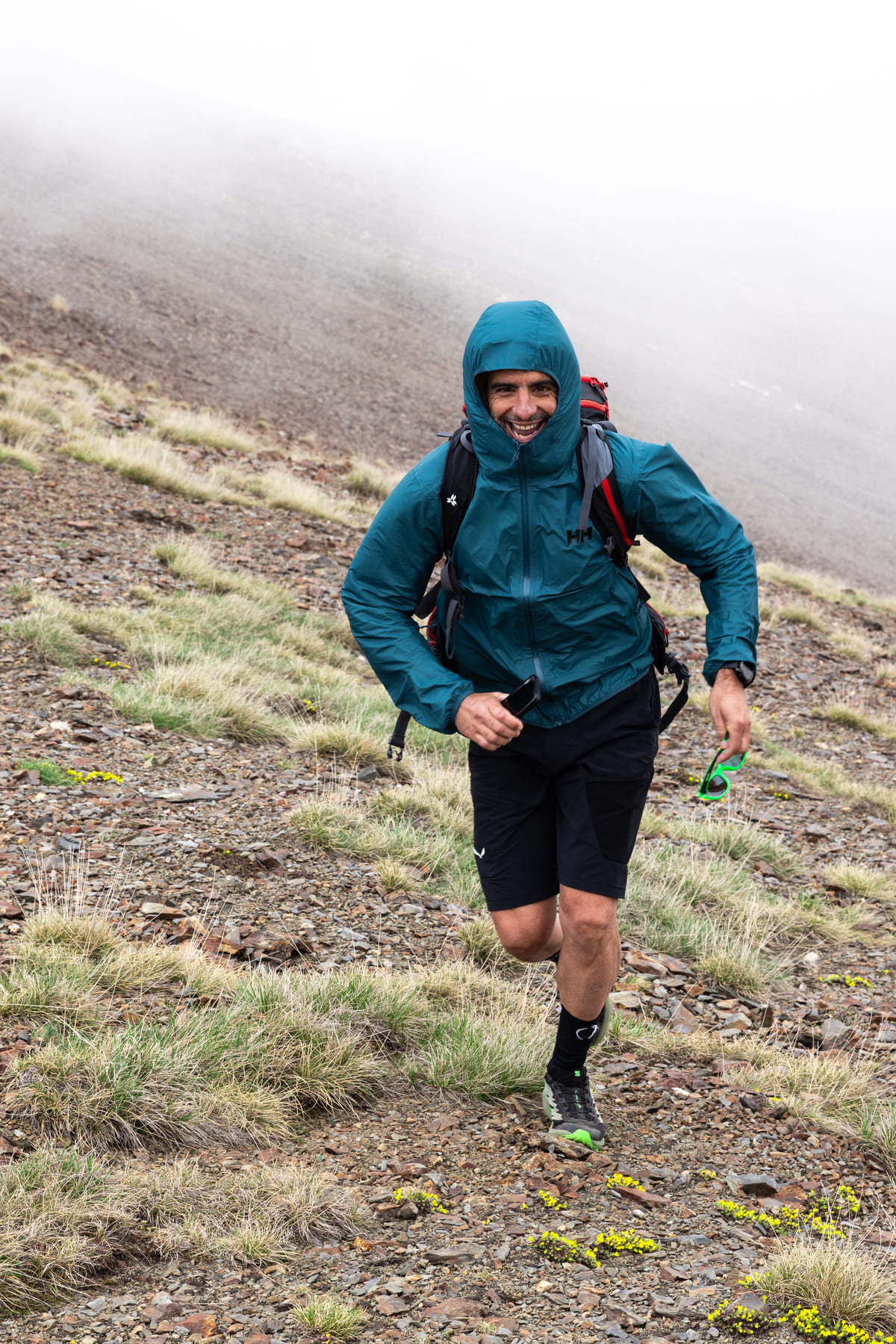 Xavier Casillanis con la chaqueta Verglas Fastpack 2.5 de hombre. (Foto: Júlia Miralles)