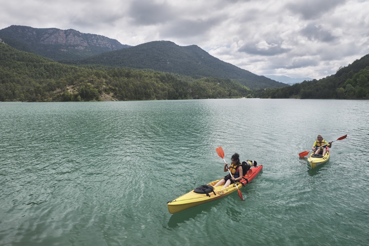 Kayak en el Pantano de la Llosa del Cavall. (Foto: @Oriol Clavera).
