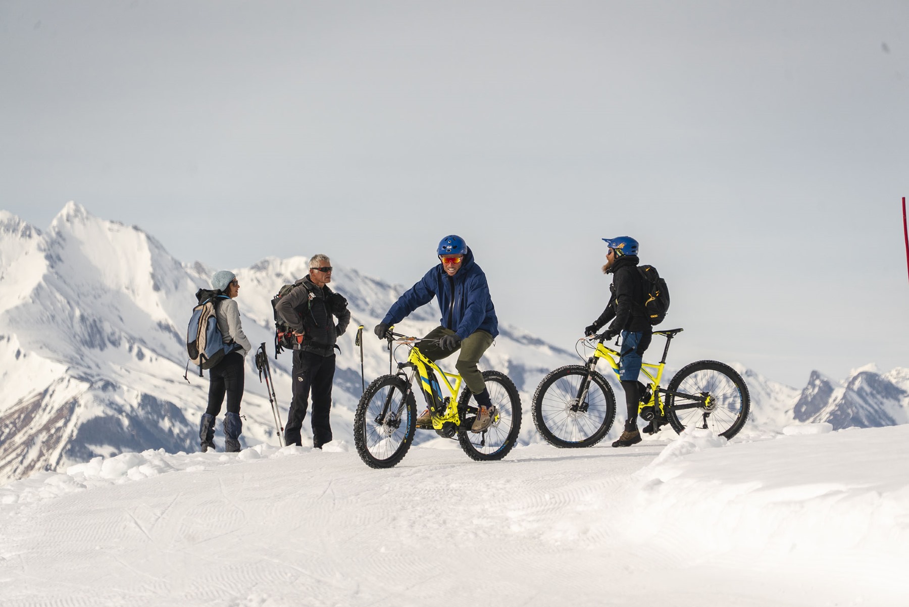 Practica la bicicleta de nieve en los Pirineos franceses