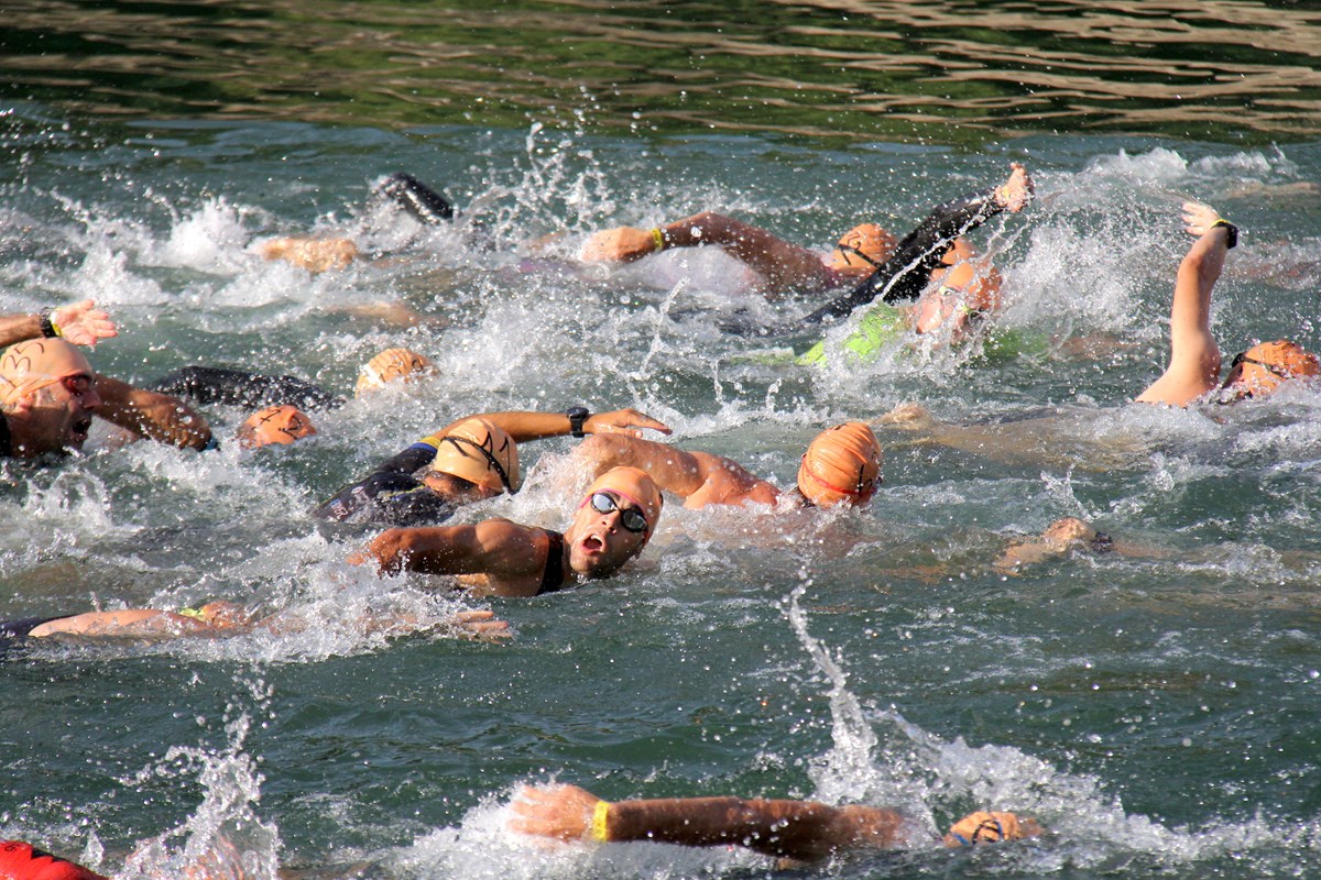 Sector natación en el pantano de Canales.