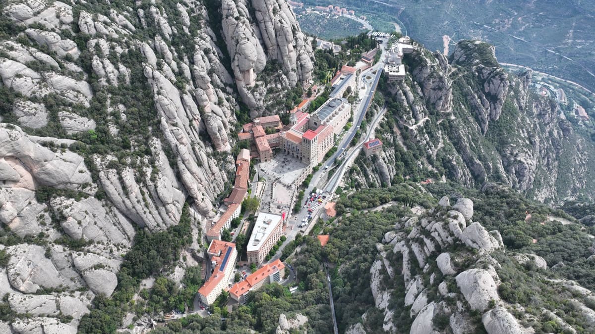 vertical montserrat