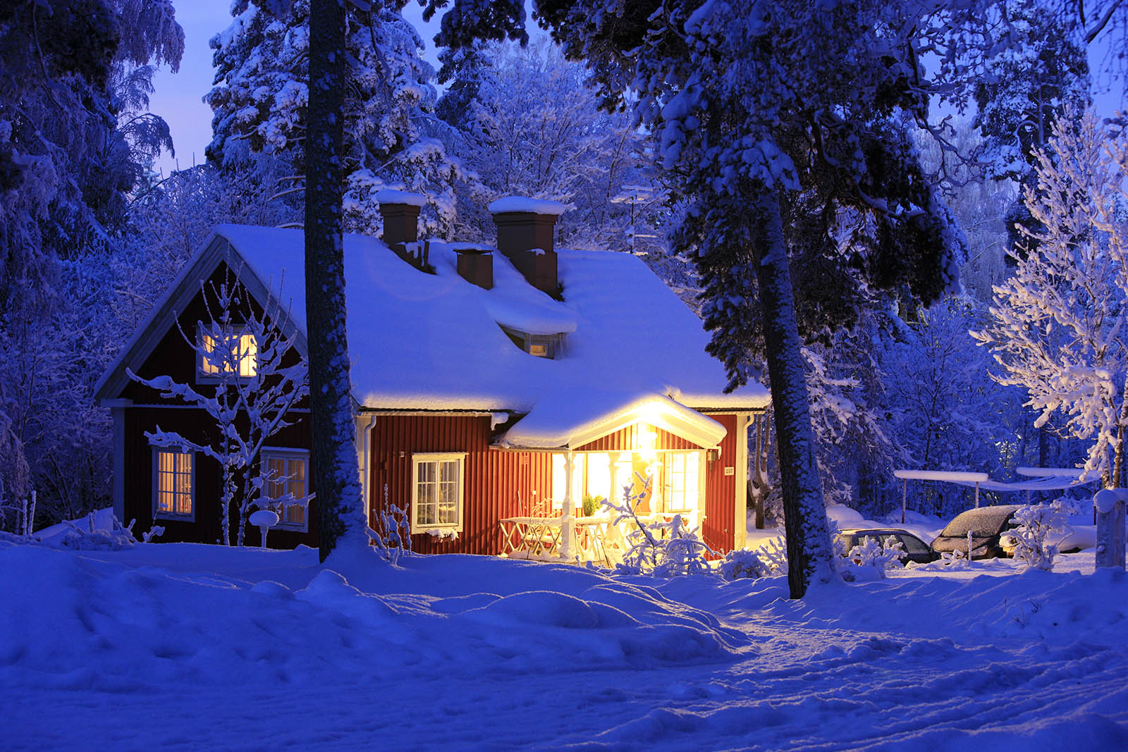 casa-en-la-nieve-noche-polar-visit-finland