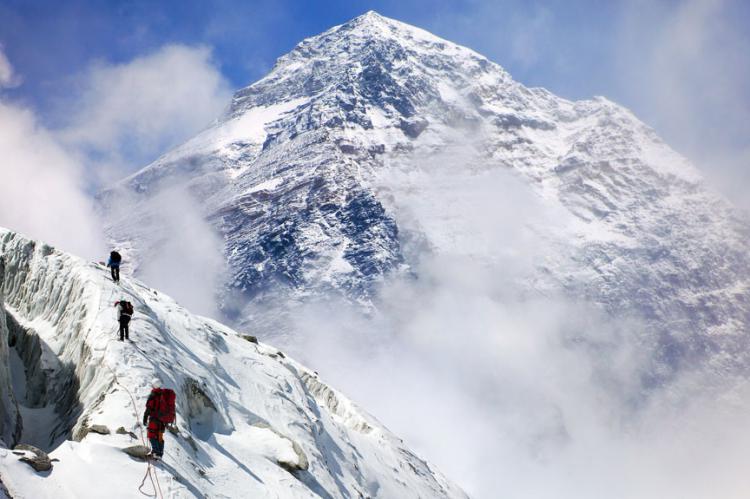 China y Nepal cierran los accesos al Everest por el coronavirus
