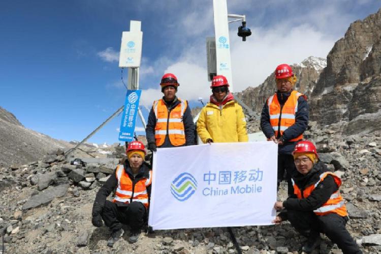 Los operadores móviles de China llevan el 5G a la cima del Everest
