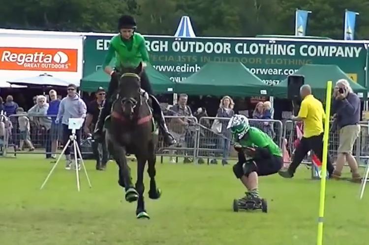Esquí con caballo, una modalidad en boga