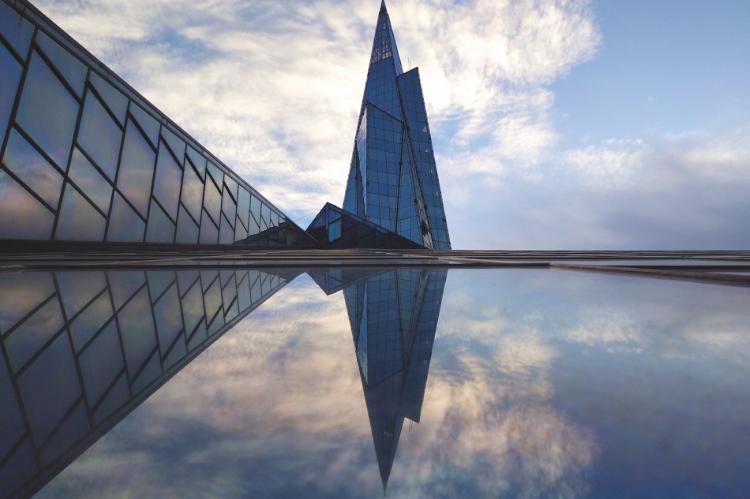 Caldea convertirá su icónica torre de cristal en  un hotel que abrirá en el 2023