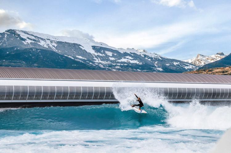¿Surf de olas en los Alpes? En Suiza será posible en primavera