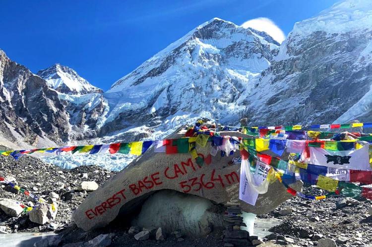 La Covid-19 llega al Everest y puede poner en riesgo el ascenso de Kilian