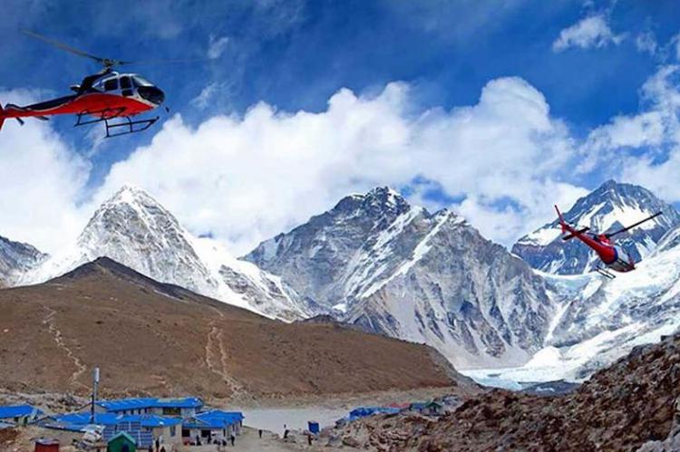 Algunos alpinistas denuncian "heli-doping" para subir escaladores hasta el Campo 2, evitando los tramos más complicados y peligrosos, como la Cascada del Khumbu.