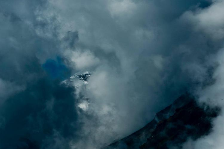 Nepal amplía las fechas de escalada al Everest por el mal tiempo