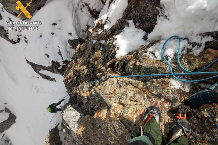 Rescatados cuatro alpinistas de Barcelona sepultados por un alud en el corredor de Estasen
