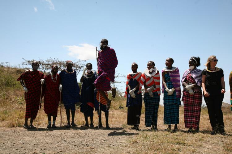 Tribu Masai, dando la bienvenida..