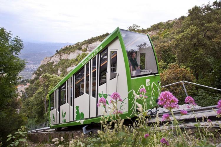 El Funicular de Sant Joan que permite subir a Montserrat vuelve a estar operativo