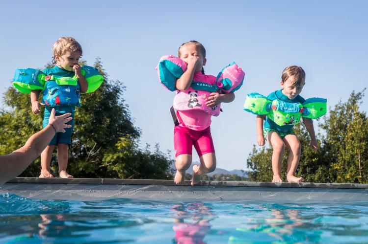 Descubre los tips de Decathlon para proteger a los “peques” del sol y el calor