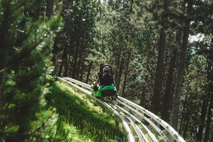 Muere un hombre por indisposición mientras bajaba con el Tobotronc de Naturland
