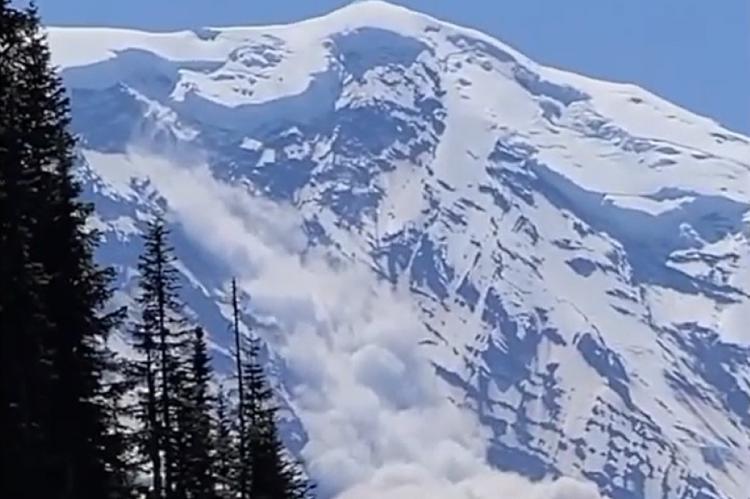 El vídeo de una enorme avalancha en el Mount Rainier (Washington) se vuelve viral