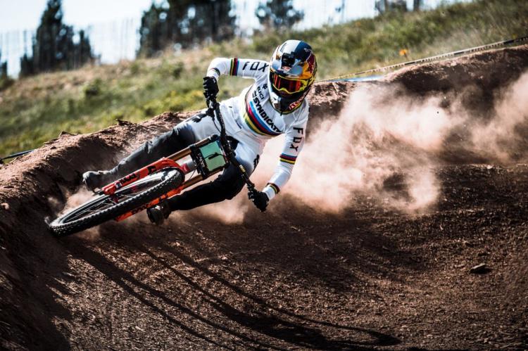 Valentina Höll y Loris Vergier se adjudican el Descenso de la Copa del Mundo de BTT en Vallnord - Pal Arinsal