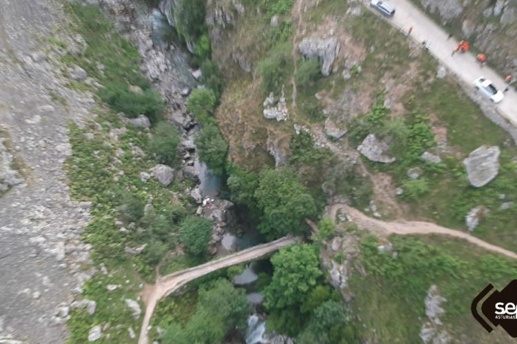 Fallece una mujer en la ruta del Cares de los Picos de Europa al precipitarse unos 20 metros