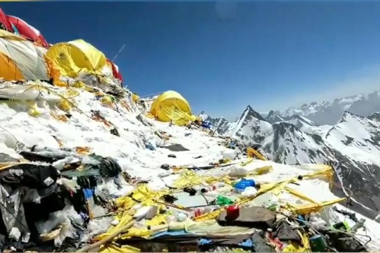  Indignación por las montañas de basura dejadas por los alpinistas en el campo base del K2
