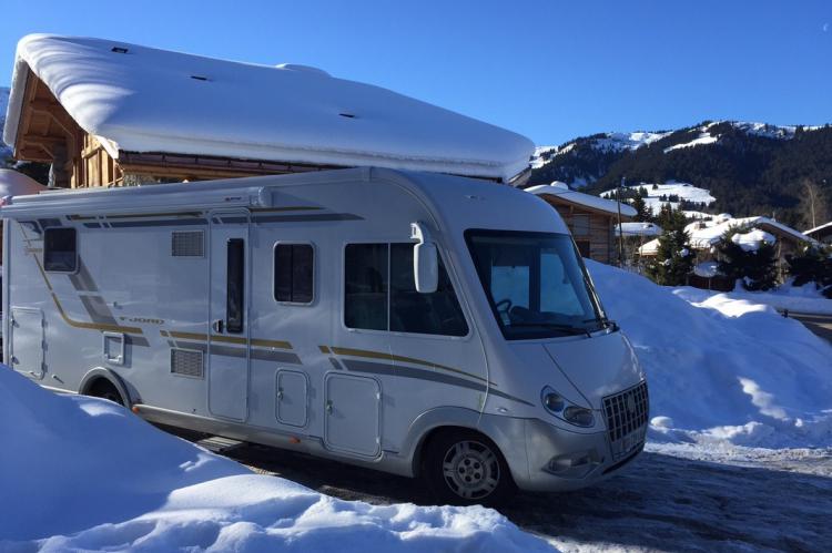 A la nieve en autocaravana: 7 lugares donde esquiar y muchos pueblos de cuento para visitar