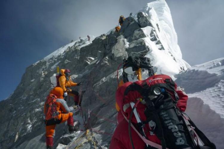 La evolución del equipo y la ropa en las ascensiones al Everest