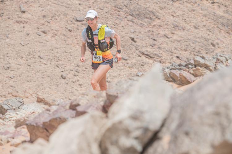 Ragna Debats gana las dos primeras etapas de la durísima Marathon des Sables
