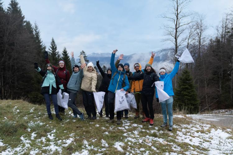 The North Face lanza 'Clean Up Hikes' con el objetivo de que limpiemos el planeta