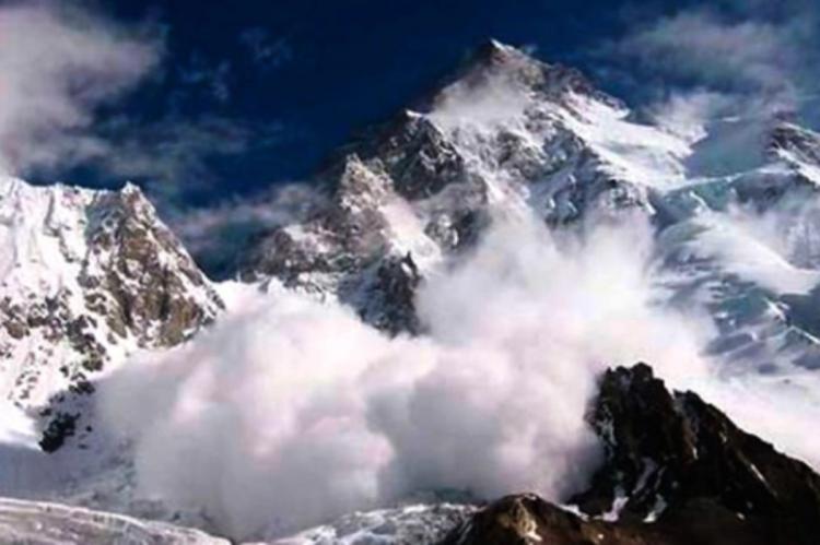 Una avalancha sorprende a los recolectores de la “viagra del Himalaya”
