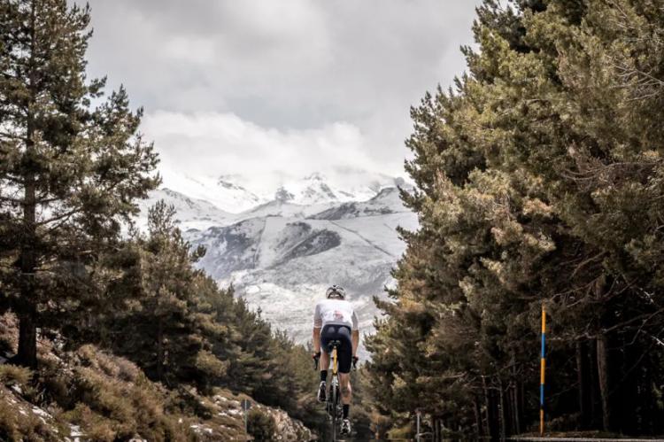 Medio millar de ciclistas participaron en la espectacular Sierra Nevada Límite Gran Fondo
