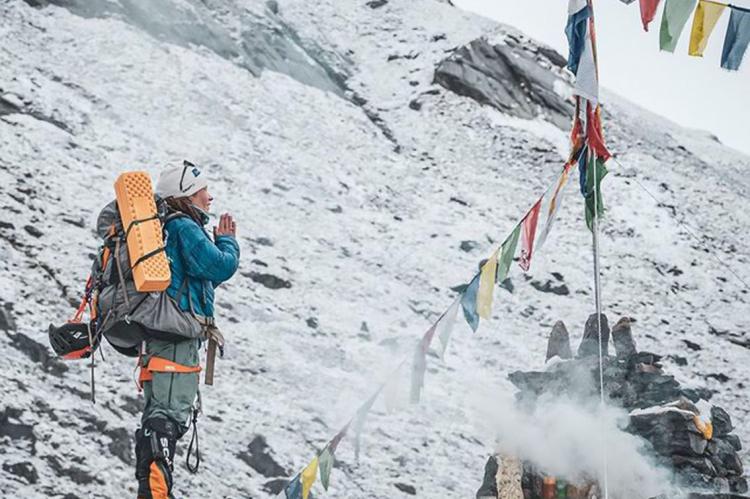 El Himalaya más fácil: la controversia de equipar vías de bajada tras subir en helicóptero