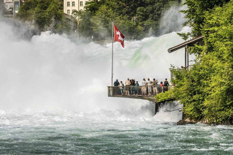 Descubre la magia alpina de Suiza: ¡Un viaje a través de los encantos de Heidi!