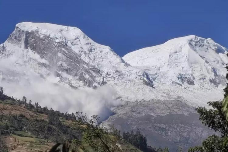 Impresionantes imágenes de la avalancha en el nevado Huascarán que desató pánico en Huaraz