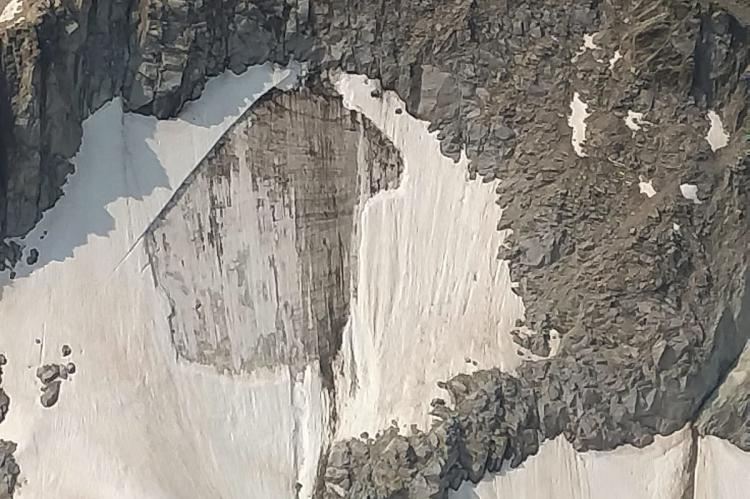 Avalancha en el glaciar de la Maladeta