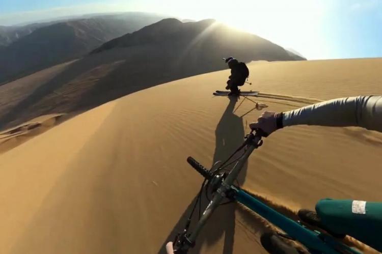 Increíble baja de esquí y MTB por una de las dunas más altas del mundo