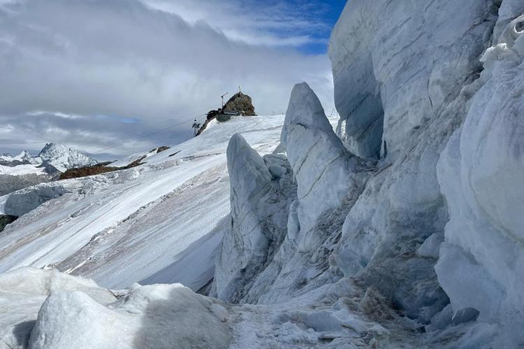 Encuentran el cuerpo del esquiador italiano desaparecido en un glaciar cerca de Zermatt