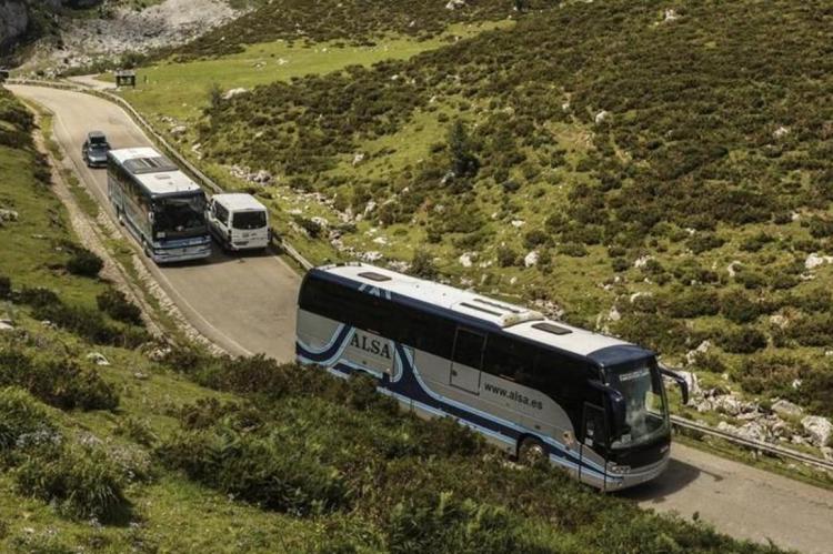 Nuevas medidas en los Lagos de Covadonga: prohibida la circulación de vehículos particulares
