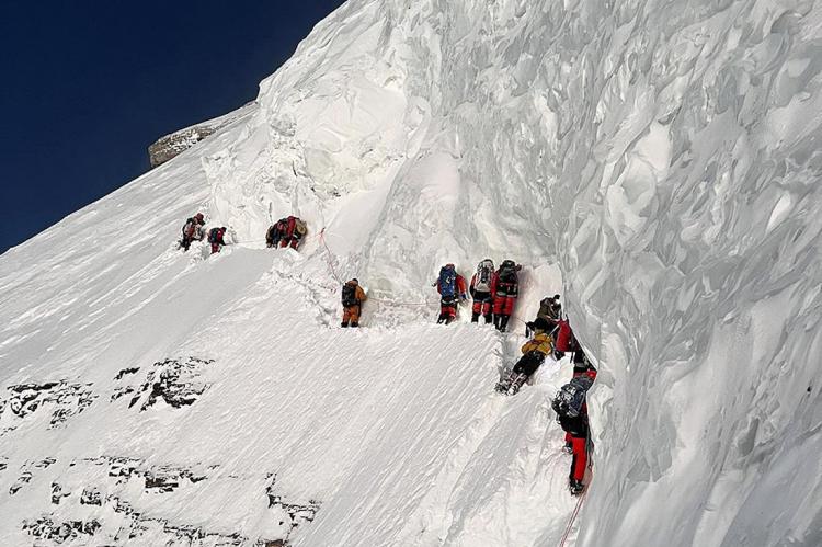 Abandonado a su suerte en el K2: 50 escaladores se niegan a ayudar al porteador de alta altitud Mohammad Hassan