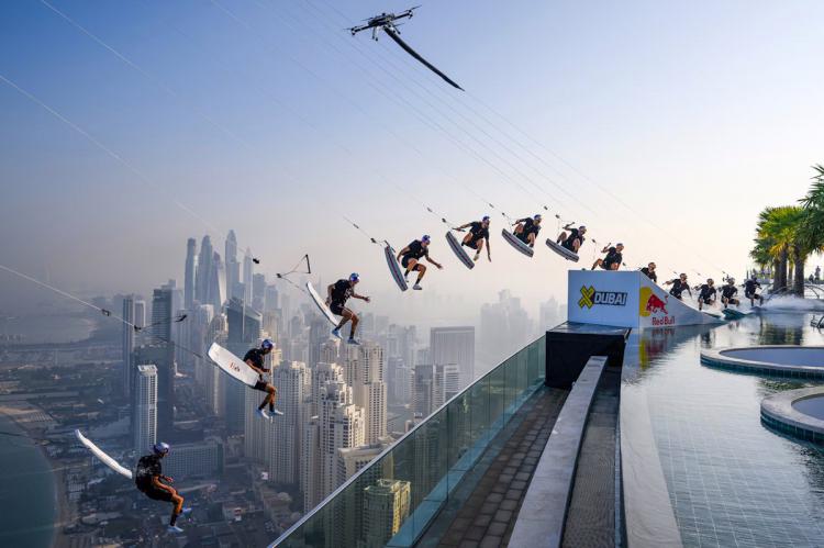 Red Bull rompe barreras con su última hazaña: Wakeskating con drones en la piscina infinita del rascacielos de Dubai